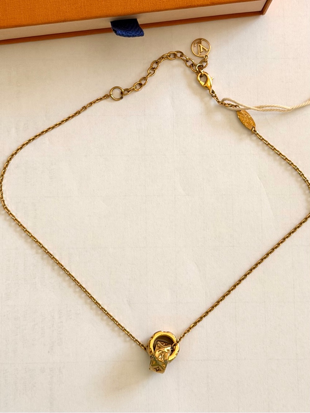 💞COA Louis Vuitton Nanogram Collier Pillow LV Logo Necklace Gold